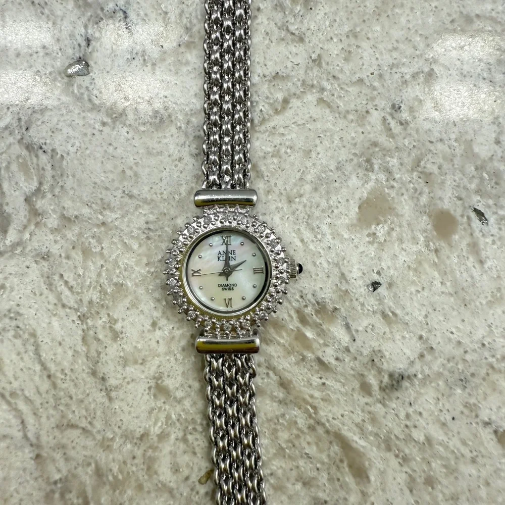 Pre- Owned women's Vintage Anne Klein Crystal face stainess steel‎ wristwatch
